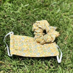 Floral face mask and scrunchie set